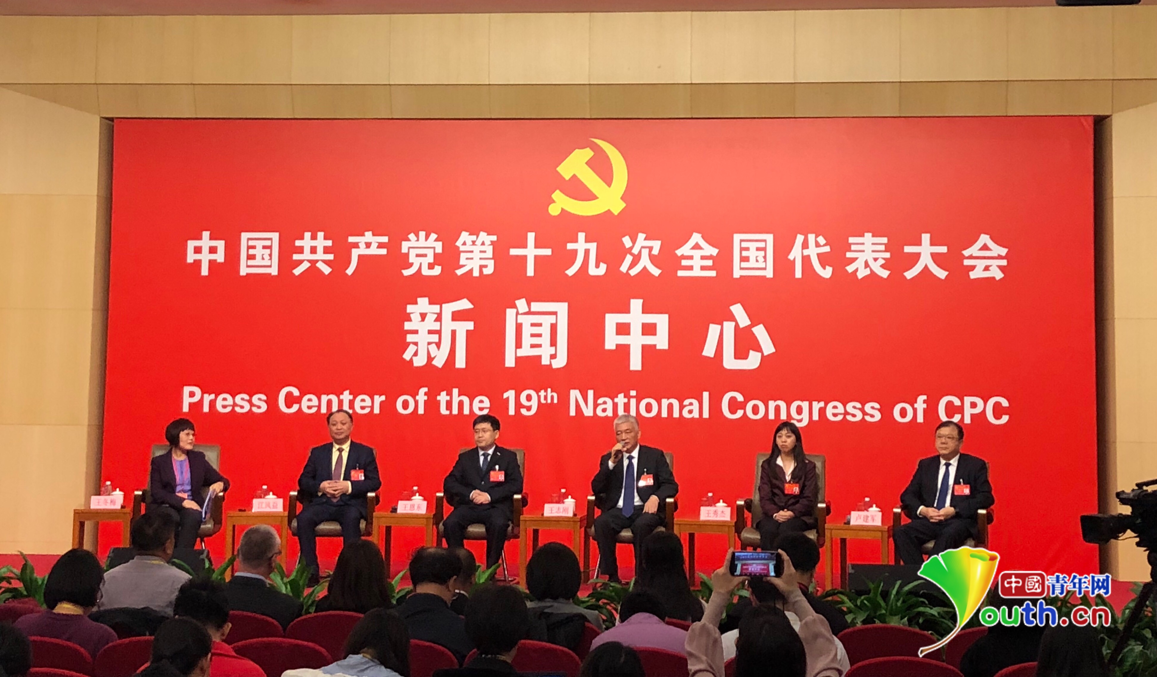 詹姆斯单场砍下分,湖人悉力膺惩总冠军